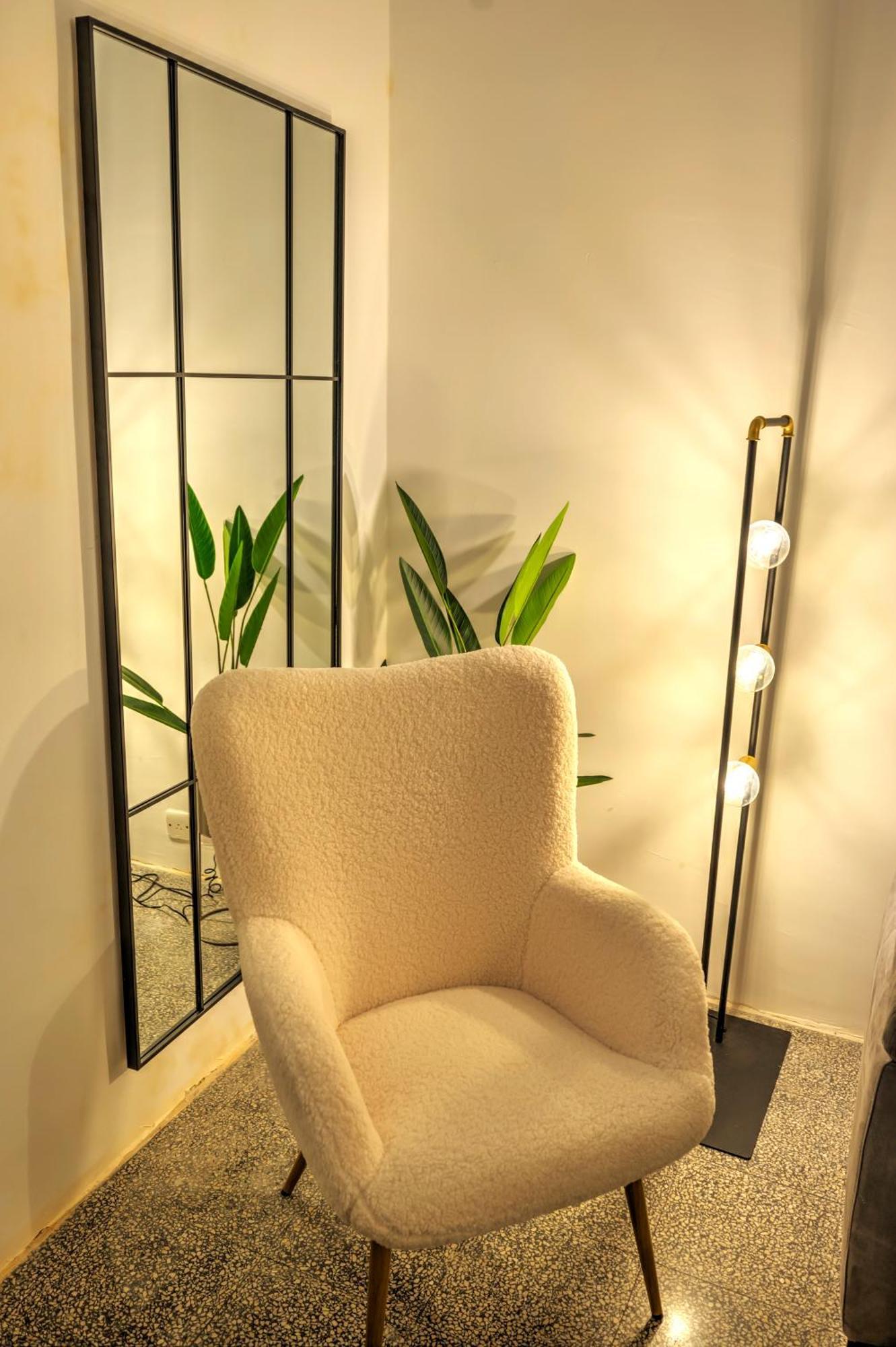 Duplex Tastefully Furnished Flat In Mcop1-1